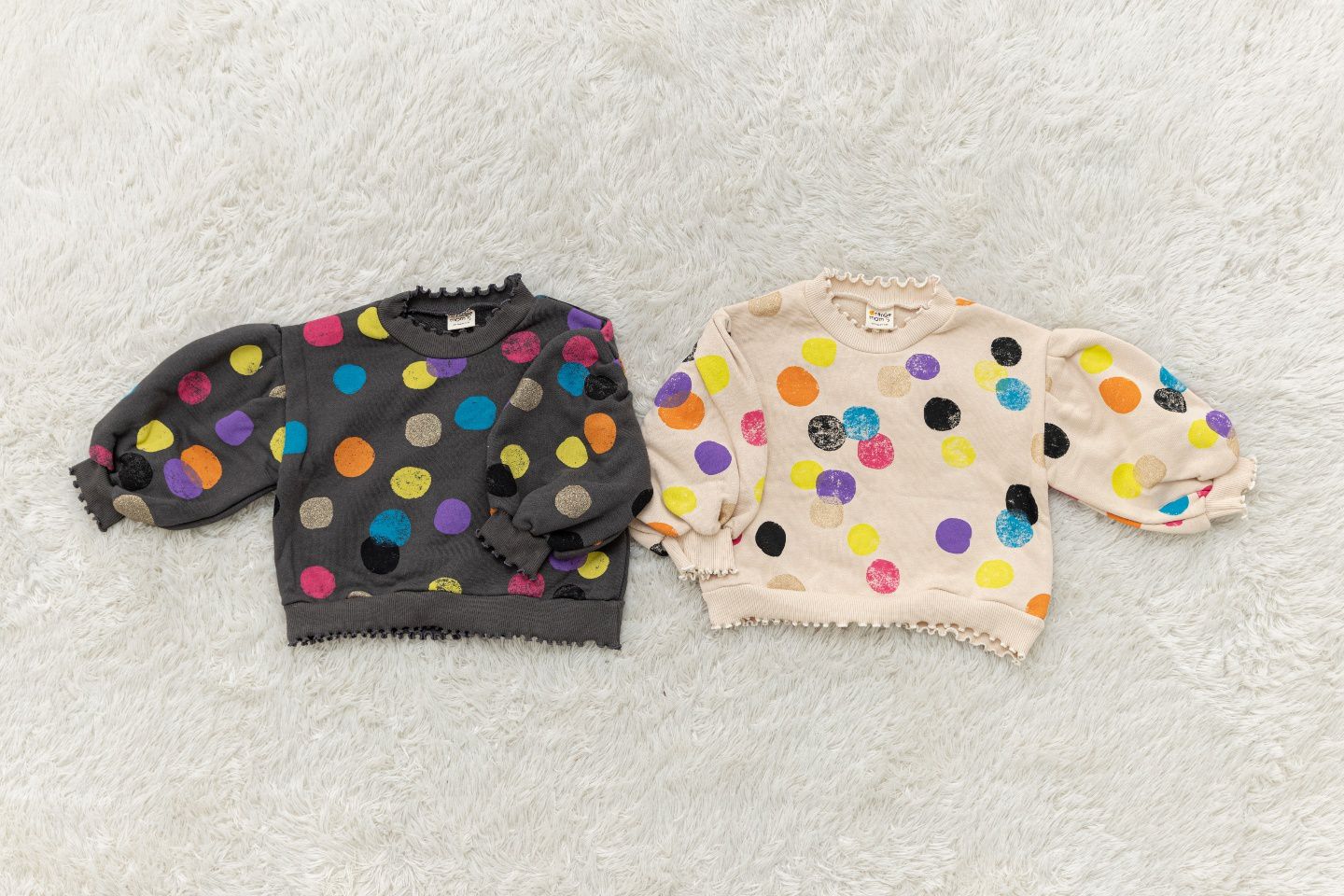 韓國 Orange Mom - 彩色波點卷邊泡泡袖T-深灰