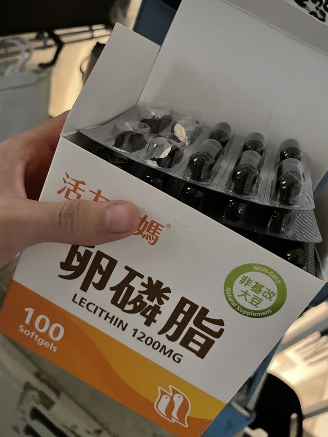 第一胎 退奶時沒遇到硬塊 大概退一個月左右(佛系退奶 只有喝回汝茶、照常吃卵磷脂，沒脹奶就不擠奶)建議妳除了冷敷冰敷以外 卵磷脂還是要吃 我覺得冷敷就是舒緩脹奶痛而已 真的要沒硬塊 要吃活力媽媽卵磷脂