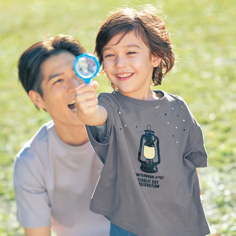 日本千趣會 - GITA 天竺棉印花短T(蓄光變色)-露營燈-灰