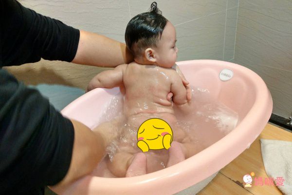 韓國 Sobble 棉花糖嬰幼兒澡盆，知名部落客、產後中心推薦！