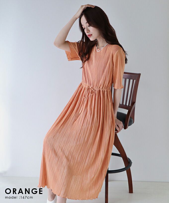 日本 BLUE EAST - 微光澤細摺縮腰短袖洋裝-黑