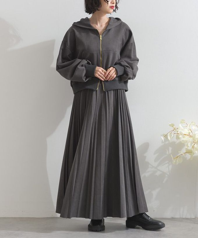 日本 ELENCARE DUE - 俐落低調麂皮百褶長裙-炭灰