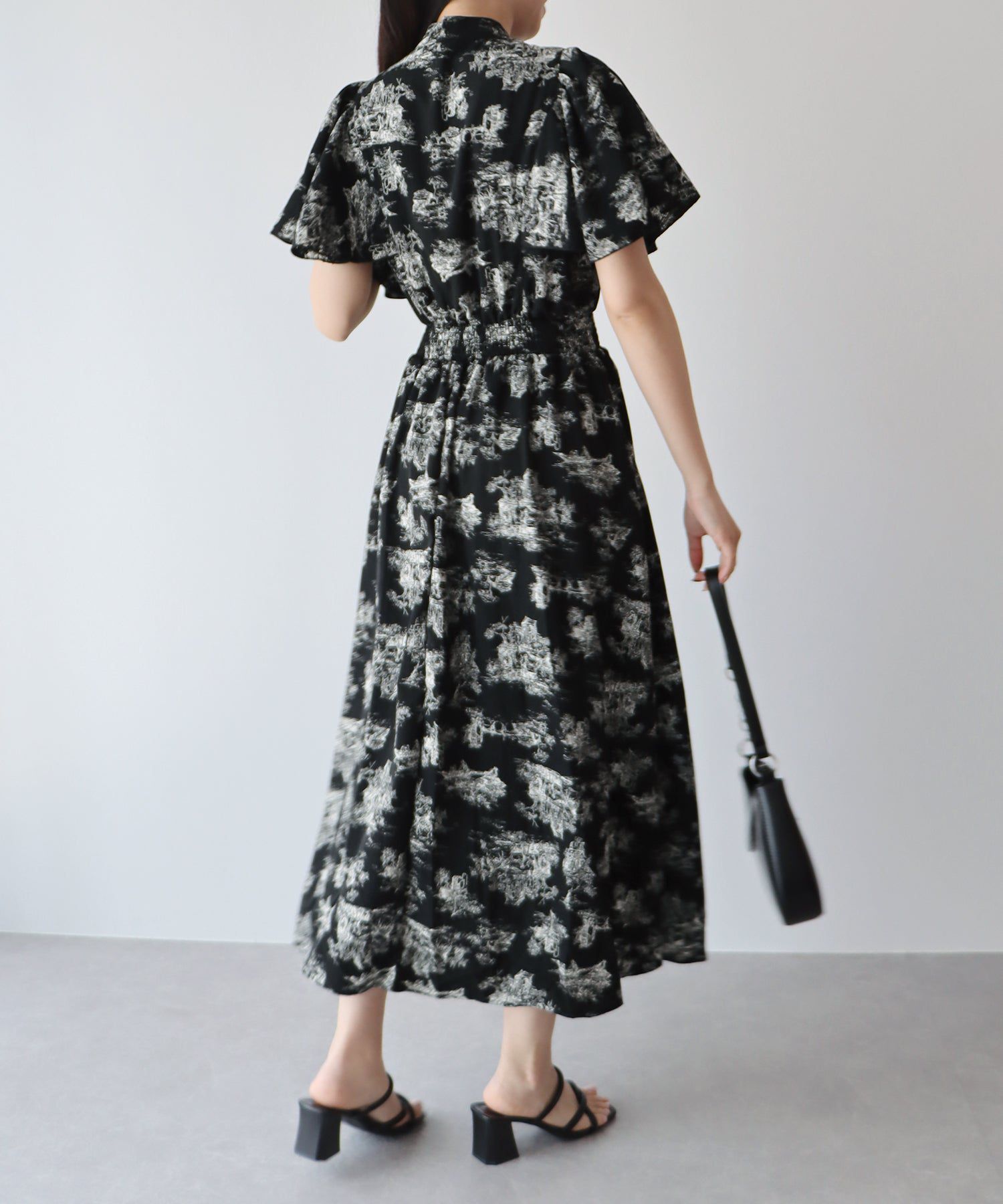 日本 BLUE EAST - 浪漫時光碎花雪紡短袖洋裝-寧靜花園-淺粉紫