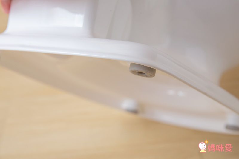 遊戲中學習戒尿布【美國 Nuby】小馬桶符合孩子人體工學！