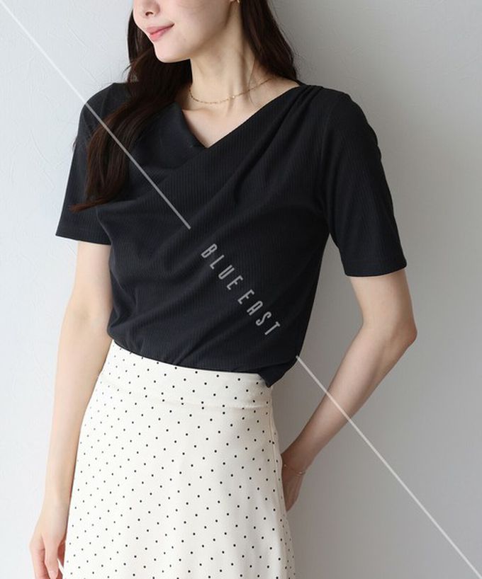 日本 BLUE EAST - 美型羅紋皺摺V領短袖上衣-水藍