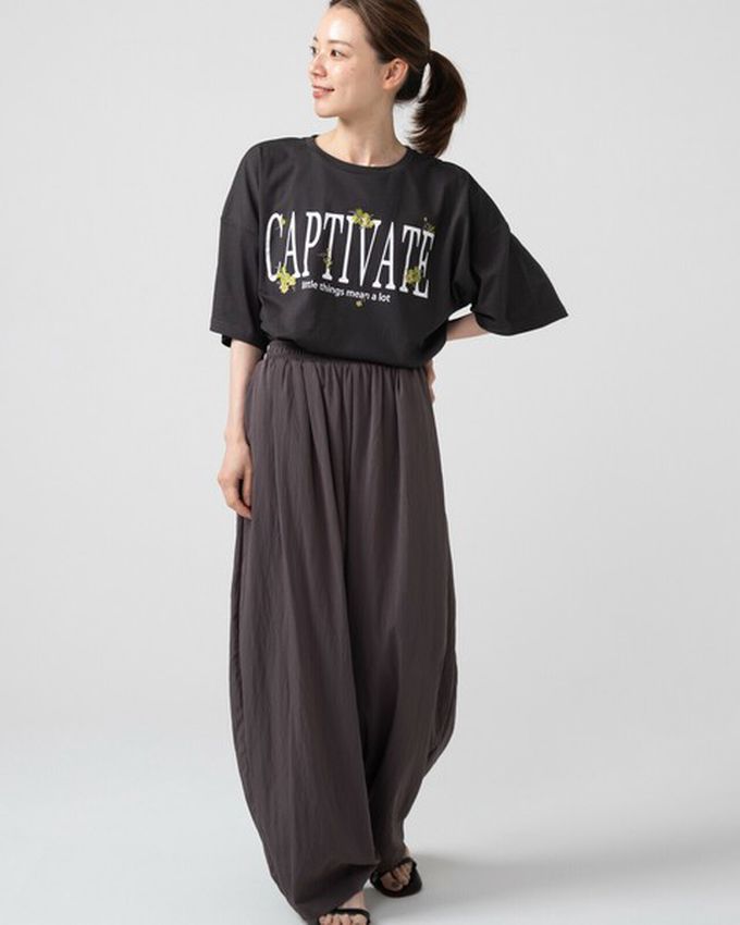 日本 gleam - 花朵刺繡英文標語天竺棉短袖T恤-白