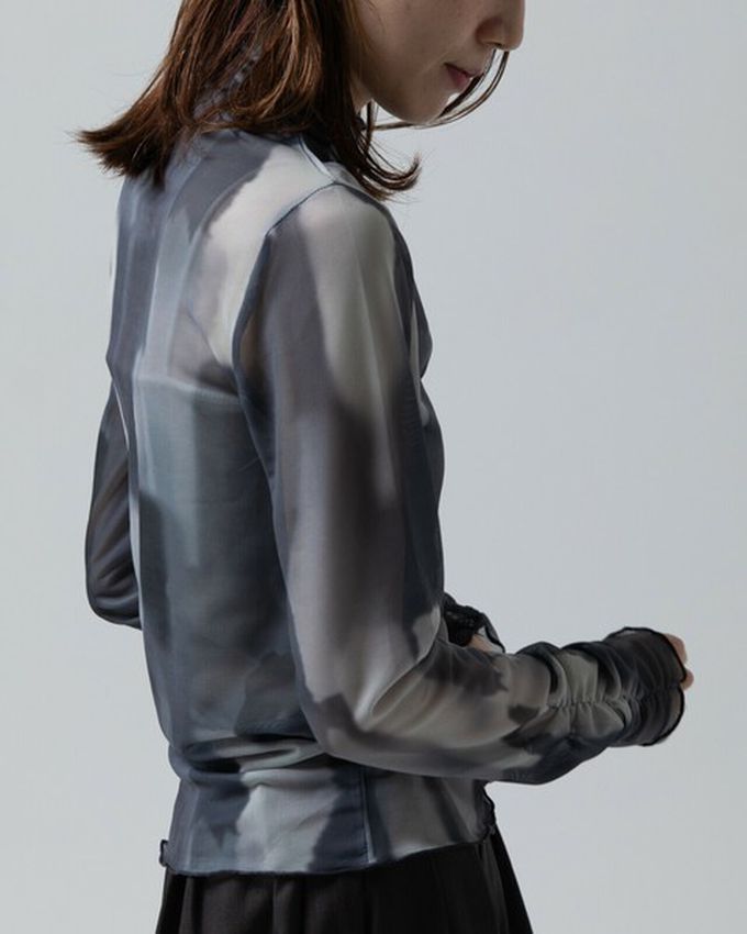 日本 gleam - 水彩畫風透膚皺摺高領長袖上衣-米棕x撞色系