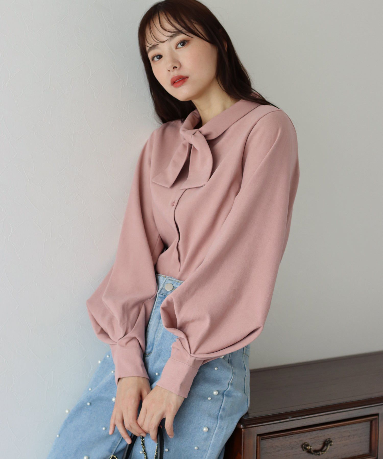 日本 BLUE EAST - 柔美扭結氣球長袖襯衫-黑