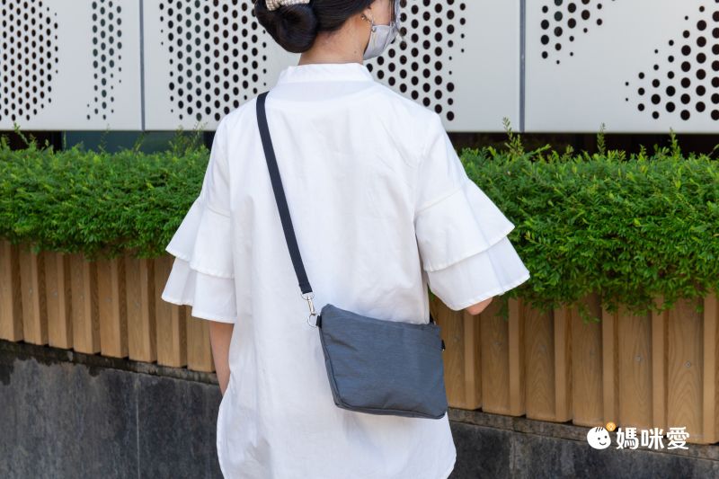 日本 KEYUCA - [撥水加工] 休閒輕量隨身側背包-氣質米 (21x5x16cm)