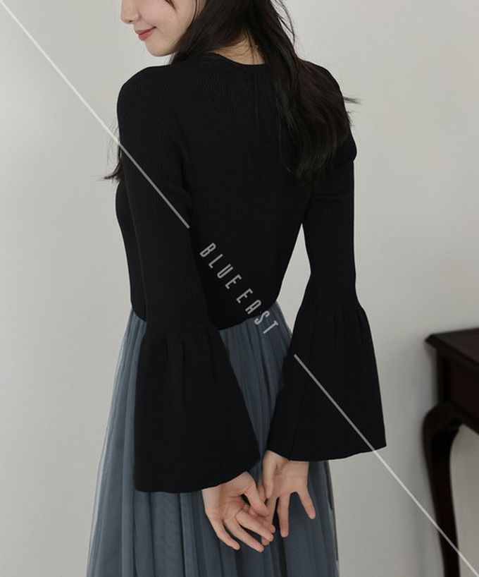 日本 BLUE EAST - 優雅薄紗拼接羅紋針織喇叭袖洋裝-黑