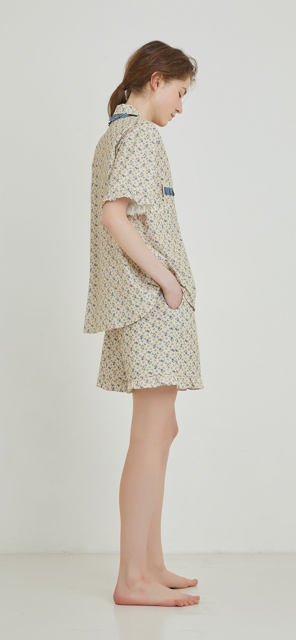 韓國 ULLALA - 玫瑰印花短袖睡衣(兩件式)-藍玫瑰 (FREE)