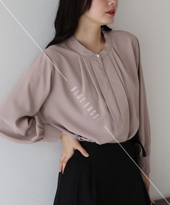 日本 BLUE EAST - 2way領知性整潔感打褶長袖上衣-珍珠袖扣-藍