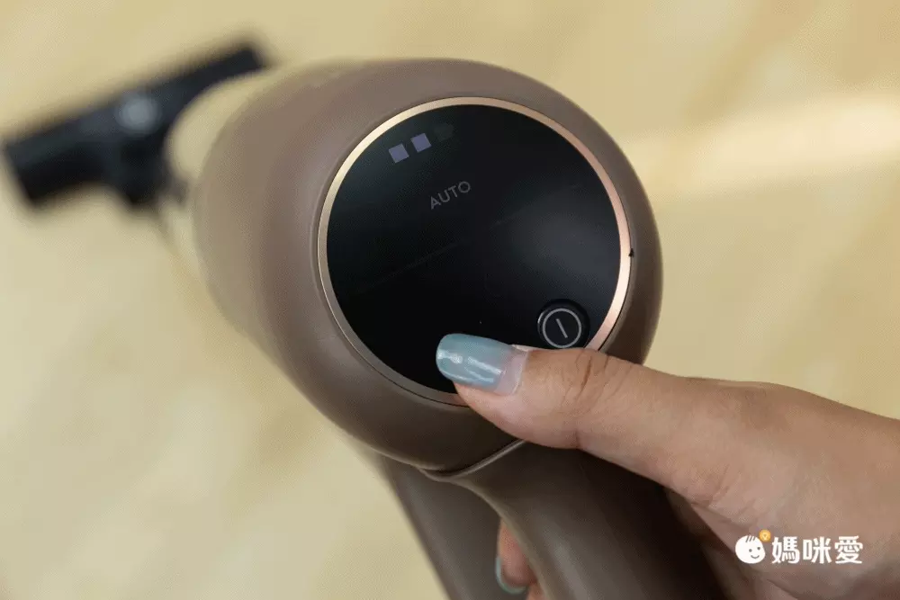 乾濕兩用、超強吸力【Electrolux 伊萊克斯】直立濕拖吸塵器