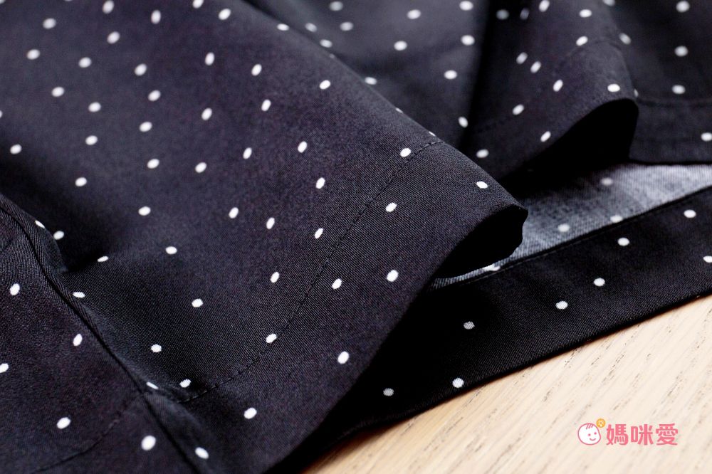 日本 Honeys - V領縮腰排釦七分袖雪紡洋裝-碎花-水藍