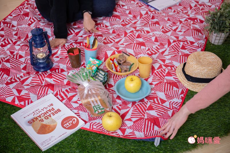 日本現代百貨 - 可機洗 撥水加工衍縫野餐墊(4-5人)-幾何三角-藍 (L(140x180cm))