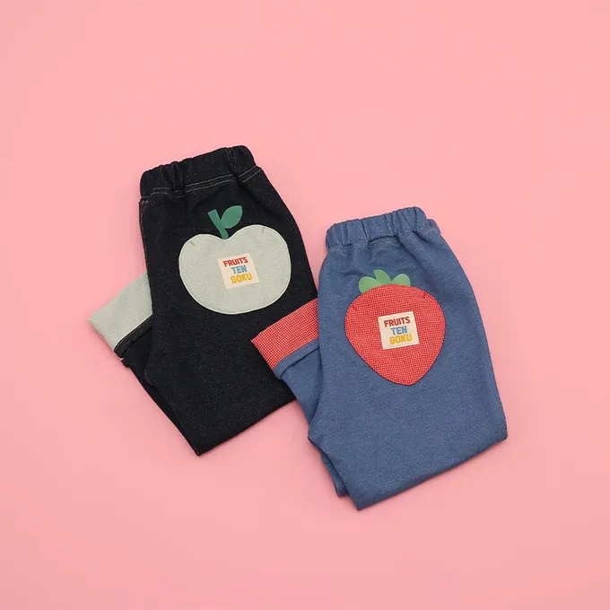 日本 ZOOLAND - 水果樂園 滿版印花摺邊七分褲-蘋果-海軍藍