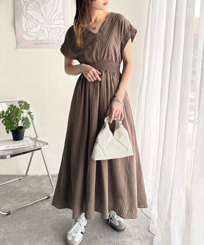 日本 Classical Elf - 氣質V領縮腰修身短袖洋裝-黑