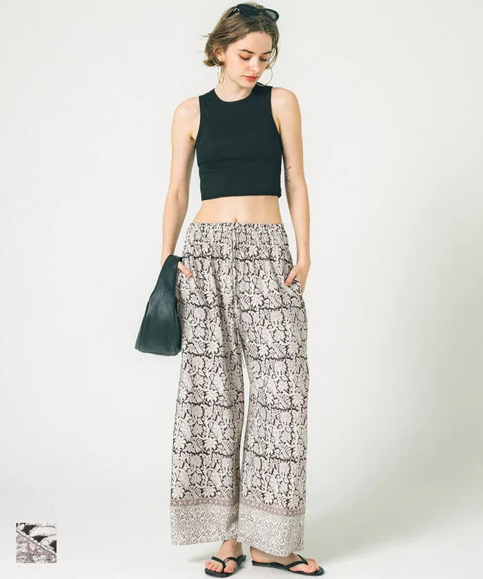 日本 COCA - 透氣印花修身寬褲-窗櫺印花-黑