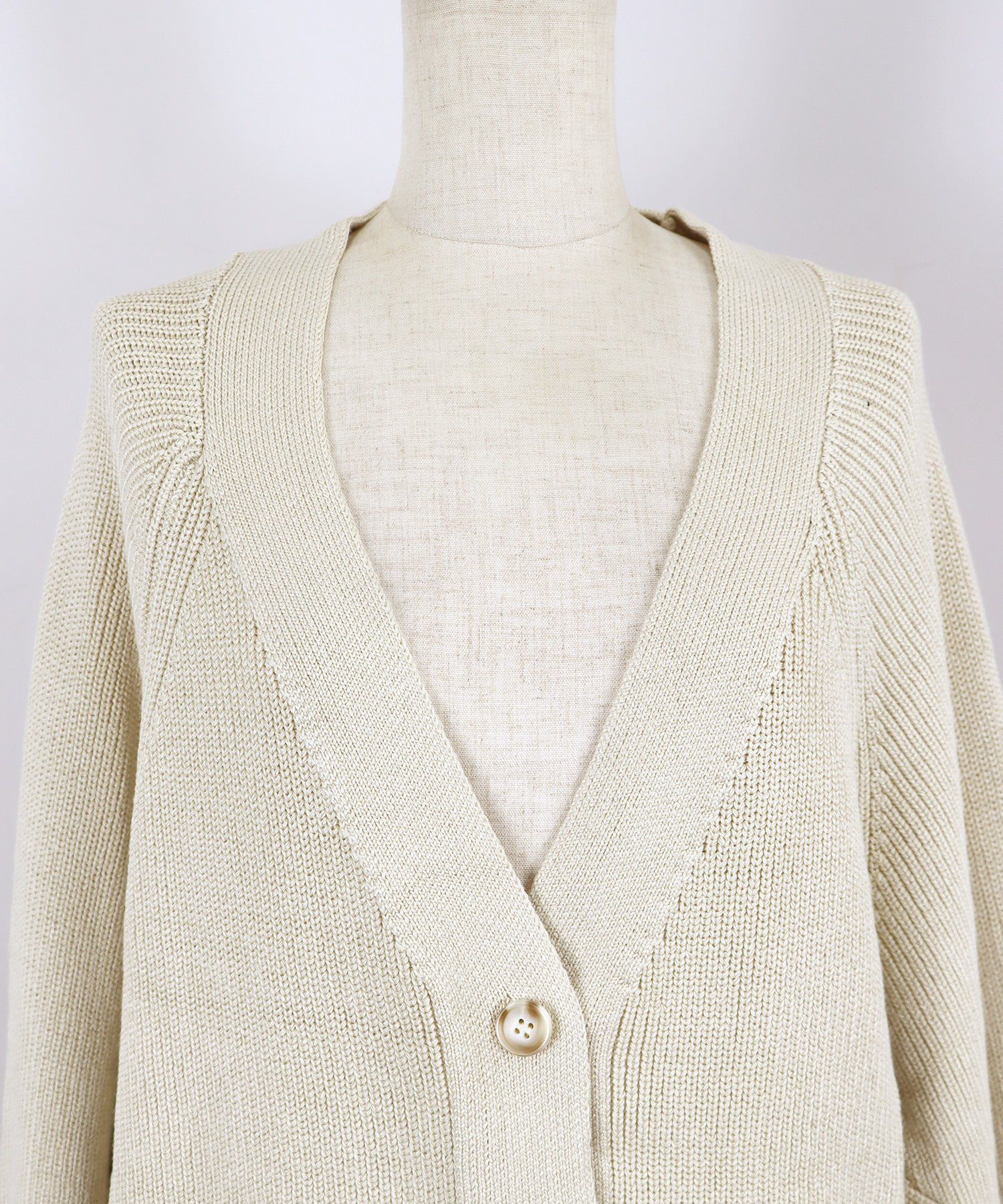 日本 BLUE EAST - 百搭V領彈性針織外套-米杏