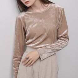 日本 Bab - 柔軟光澤時尚天鵝絨長袖上衣-淺卡其