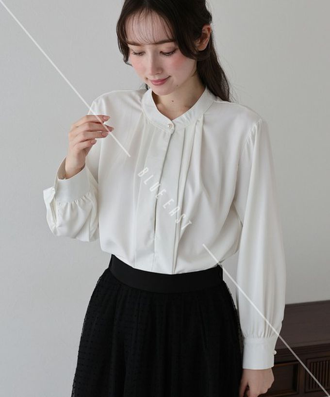 日本 BLUE EAST - 2way領知性整潔感打褶長袖上衣-珍珠袖扣-藍