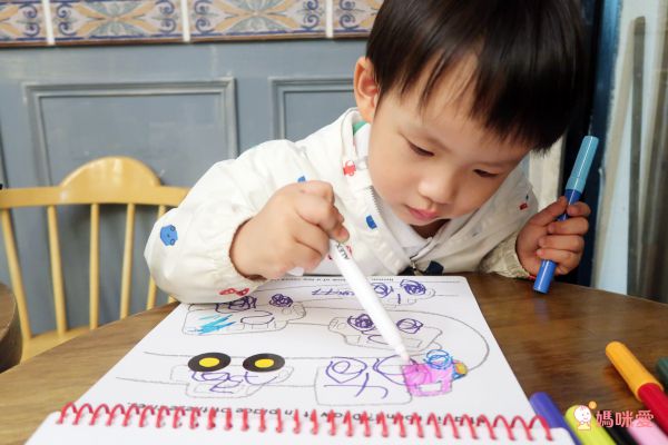 美國 ALEX - 【獨家男孩畫好畫滿繪畫組】-我的旅行塗鴉本我的朋友+我的旅行塗鴉本交通+學前練寫本abc&123+神奇變色筆+水果香味彩色筆(8色)