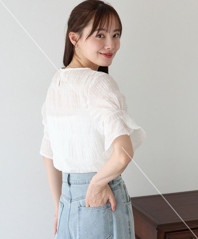 日本 BLUE EAST - 細緻圓點緹花透膚短袖上衣-水藍