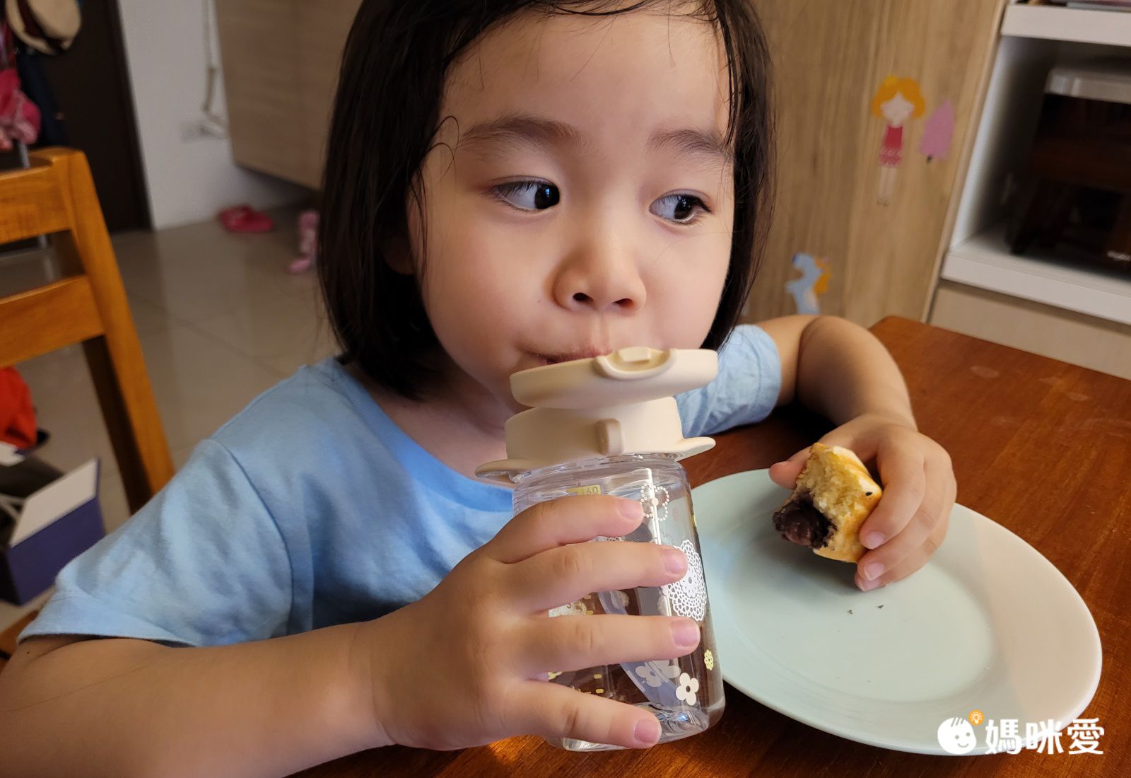 日本 Richell 利其爾 - 朵朵開隨身型吸管水杯-240ml