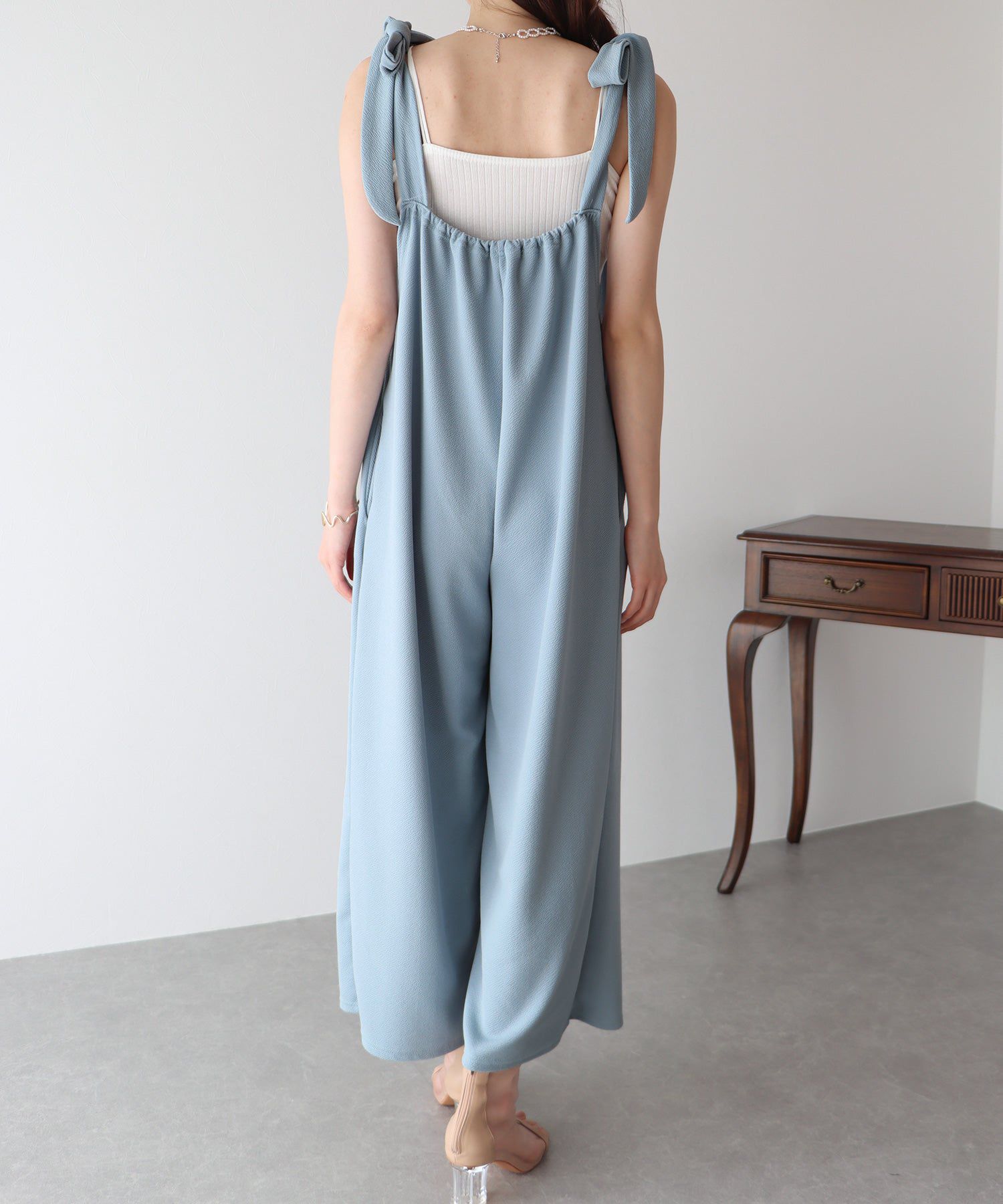 日本 BLUE EAST - 休閒扭結垂墜連身褲-水藍