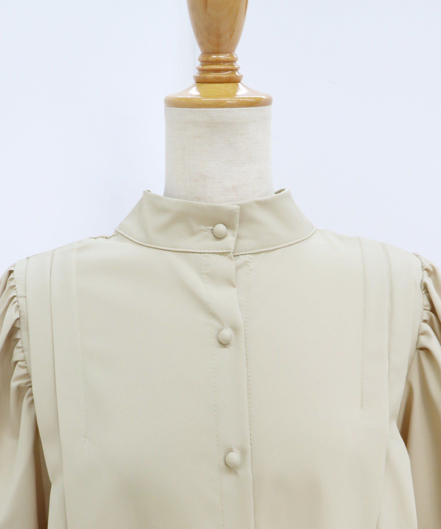 日本 BLUE EAST - 文藝氣質打摺長袖襯衫-米杏