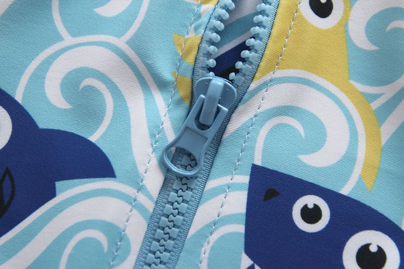 男寶長袖連身泳裝(附帽子)-快樂鯊魚-深藍+白+淺藍