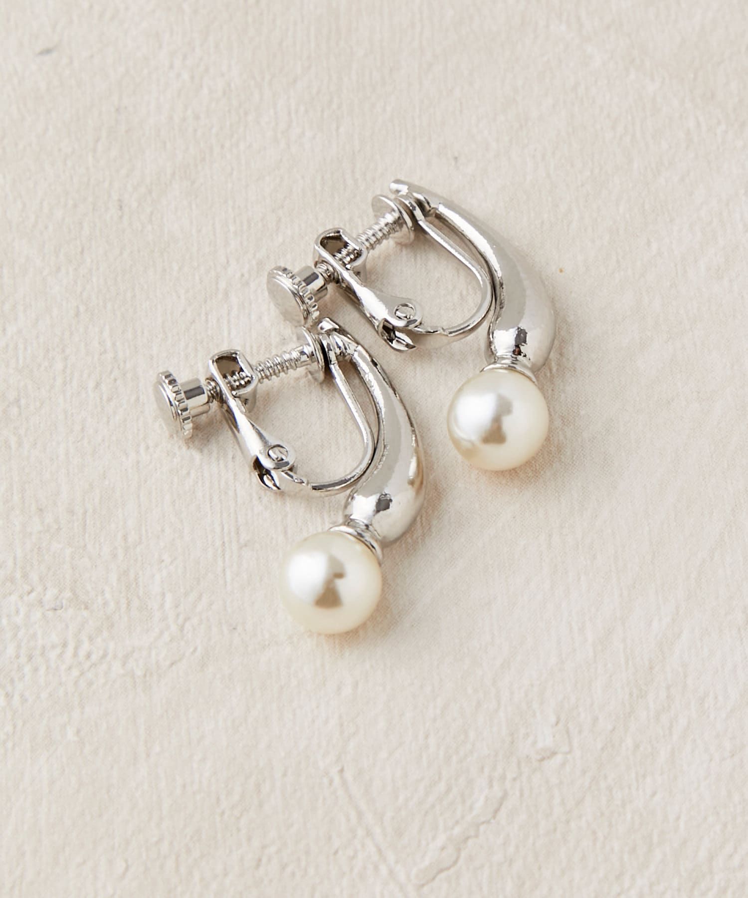 日本 Lattice - 流線珍珠金屬夾式耳環-銀