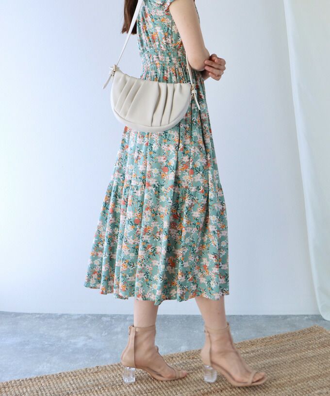 日本 BLUE EAST - 絕美平口縮腰泡泡袖洋裝-碎花-藍