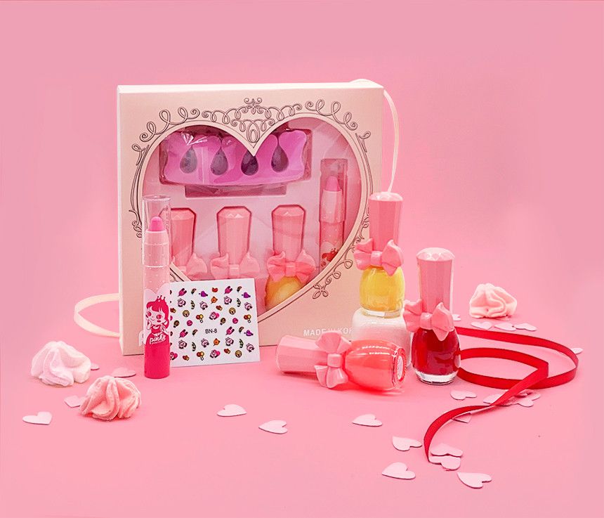 韓國 Pink Princess - 愛心禮物盒(指甲油*3, 護唇膏*1, 指甲貼*1, 分指套*1)-Set A