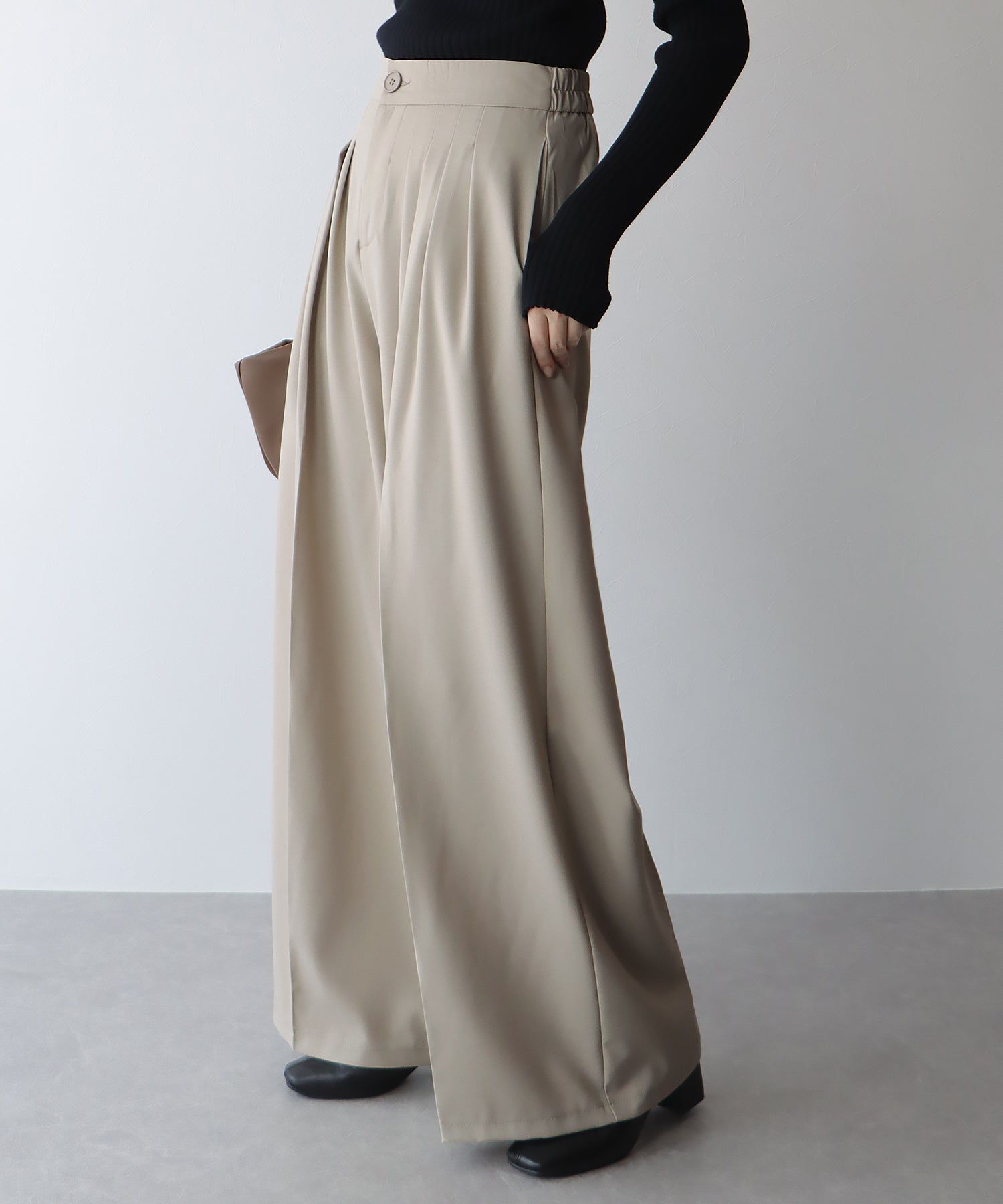 日本 BLUE EAST - 修長美腿打褶西裝褲-深棕