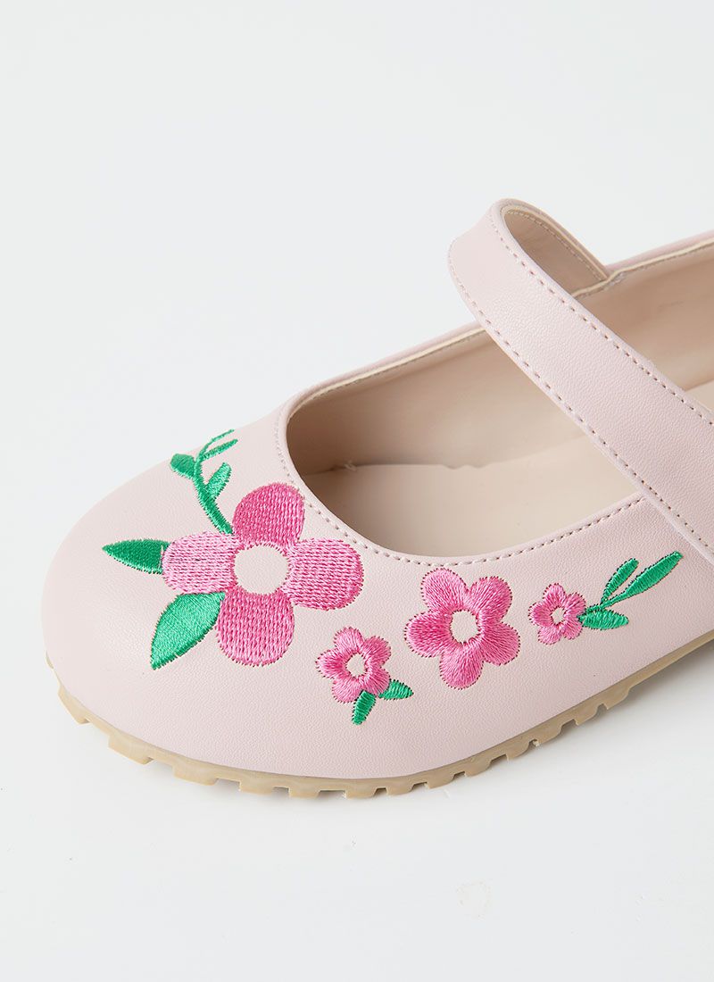 韓國 OZKIZ - 桃粉花刺繡點綴皮鞋-淺粉