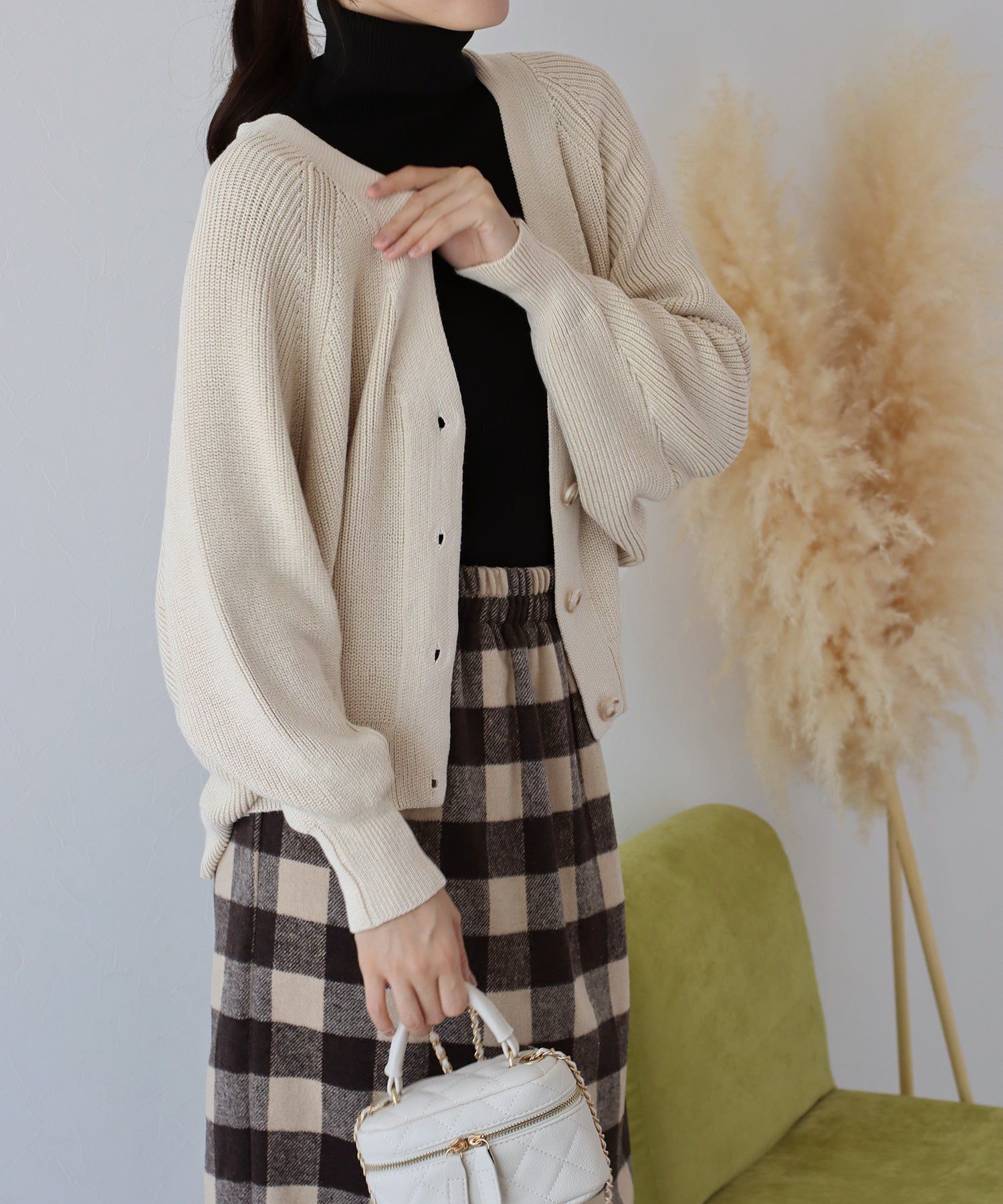 日本 BLUE EAST - 百搭V領彈性針織外套-米杏