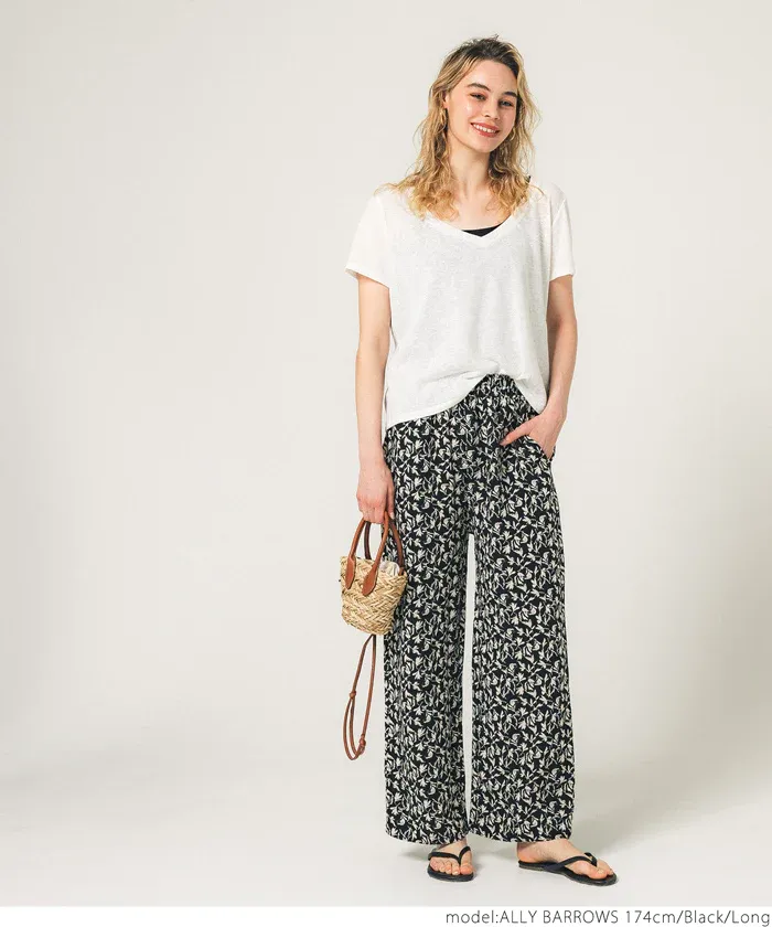 日本 COCA - 透氣印花修身寬褲-百合碎花-黑