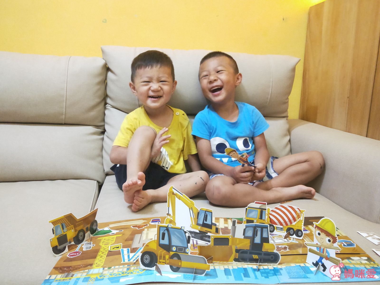 【超級英雄/蜘蛛人 貼紙書】熱愛英雄的男孩不能錯過☞大量貼紙與趣味題型 盡情當個小小英雄