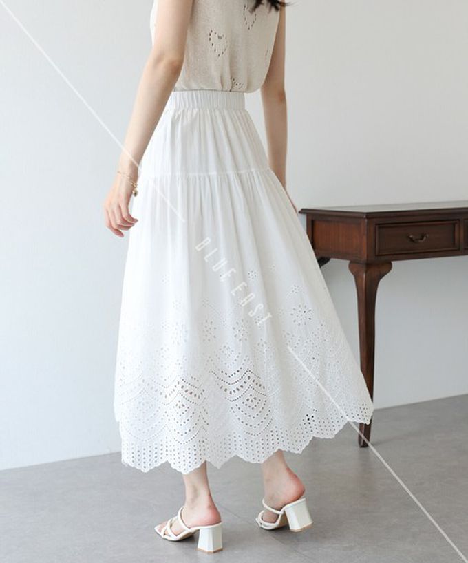 日本 BLUE EAST - 甜美雕花蕾絲下擺鬆緊長裙-水藍