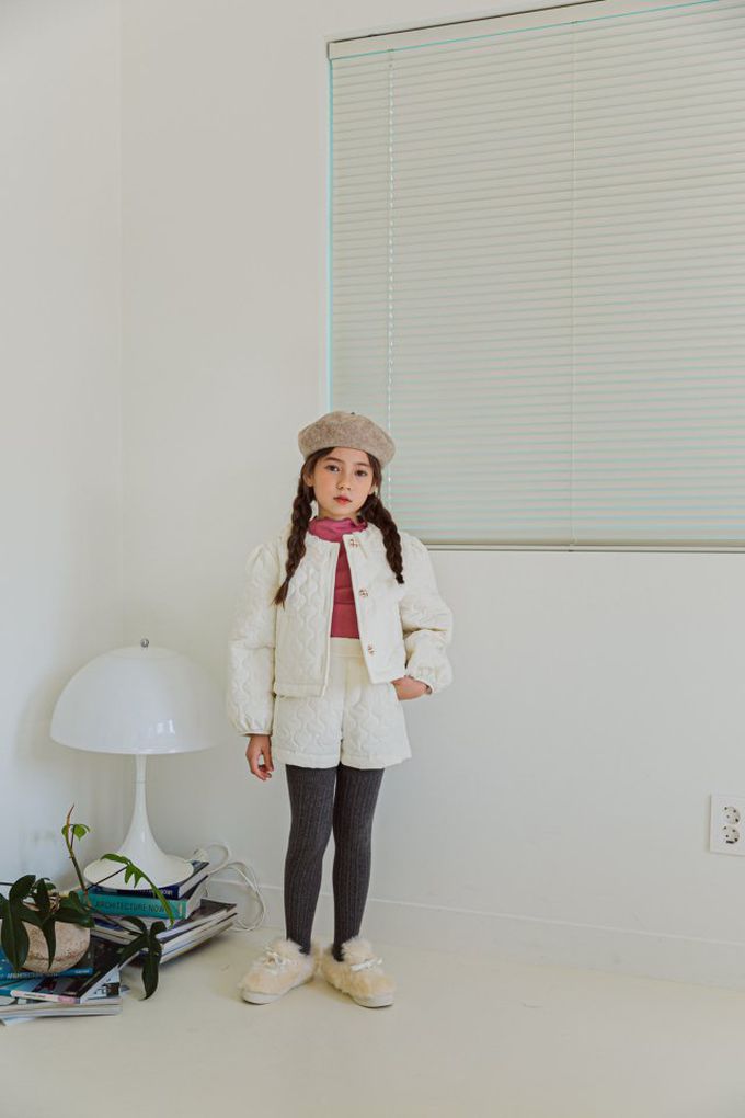 韓國 Berryberry - 高貴圓形壓紋短褲-奶油白