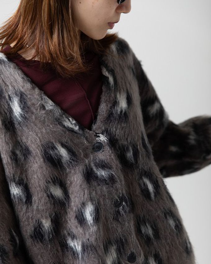 日本 gleam - 馬海毛觸感成熟豹紋V領針織開襟衫-米白