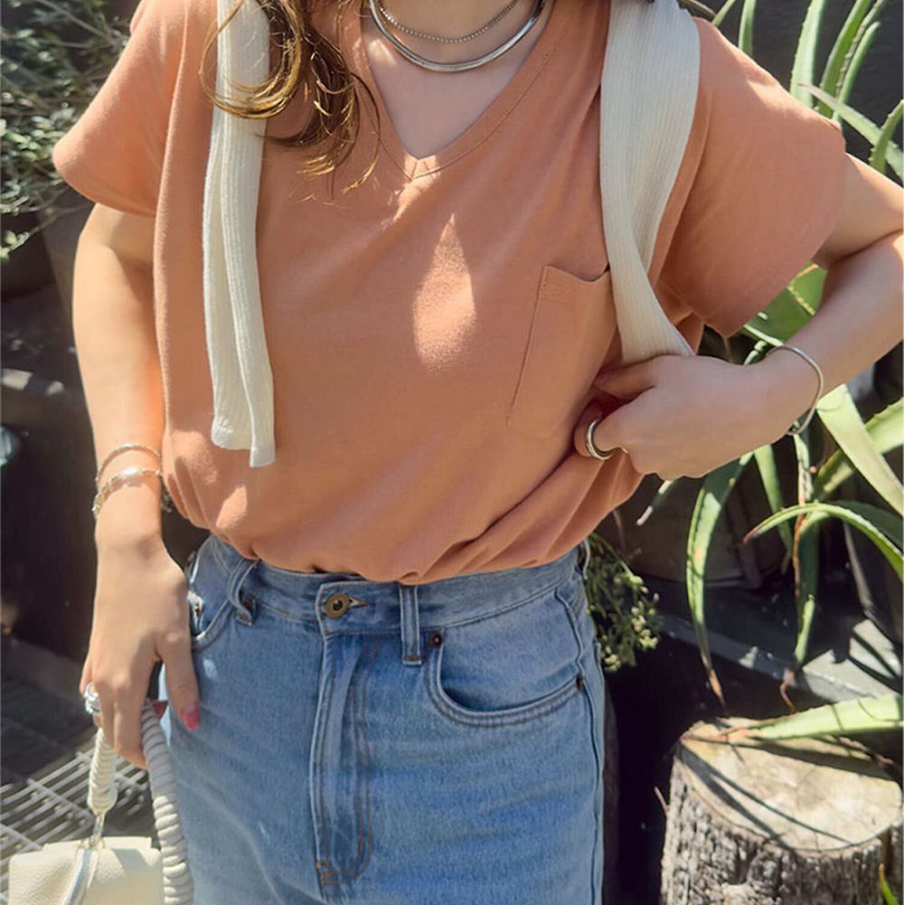 抗透汗 純棉V領口袋修身短袖上衣-杏桃橘