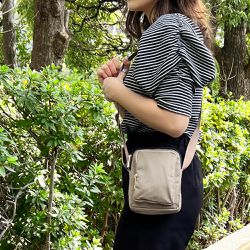 日本BEEM - JOUET 尼龍防潑水外出小包-卡其色