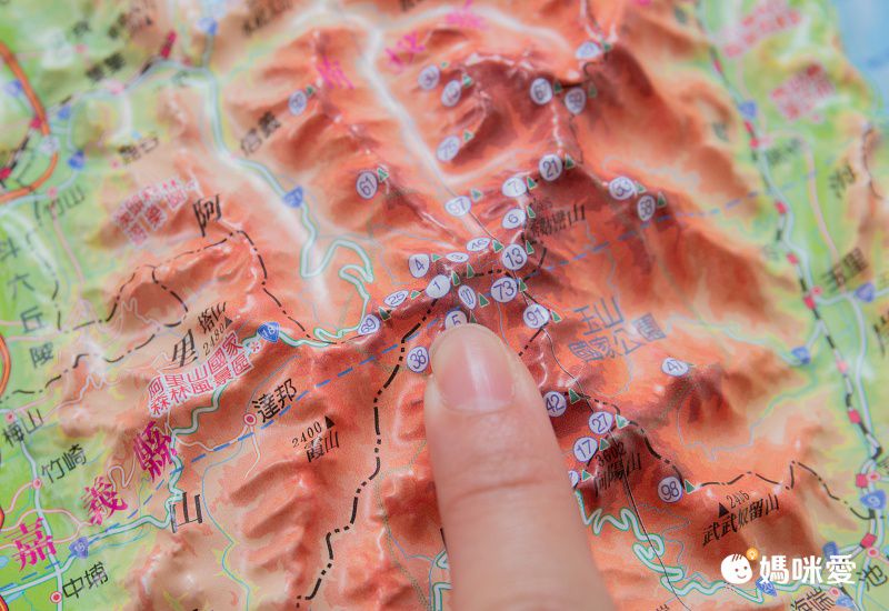 台灣百岳地形圖-立體圖 (54.5 x 39.3 cm)