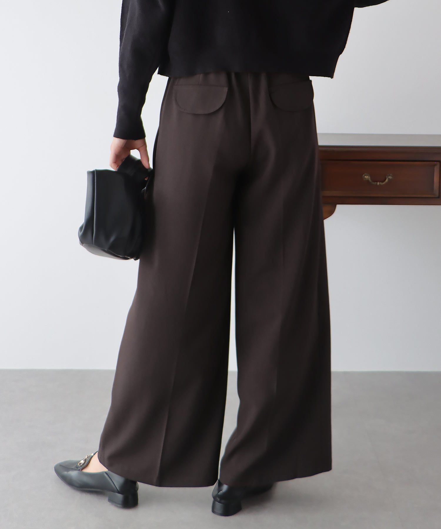 日本 BLUE EAST - 修長美腿打褶西裝褲-深棕