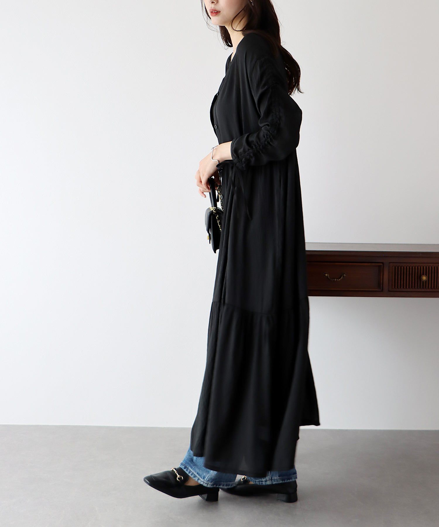 日本 BLUE EAST - 楊柳文藝抽繩長版襯衫-米杏