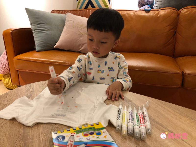 輕輕一擦就乾淨【韓國 AMOS 水洗蠟筆】三合一畫法超豐富