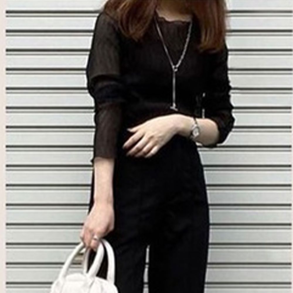 木耳領輕薄透膚長袖上衣(附內搭)-黑