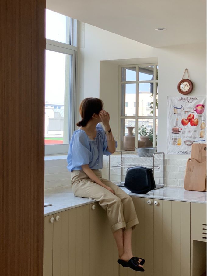 韓國 ANDYOUBROWN - 質感小釦泡泡袖襯衫-象牙白 (FREE)